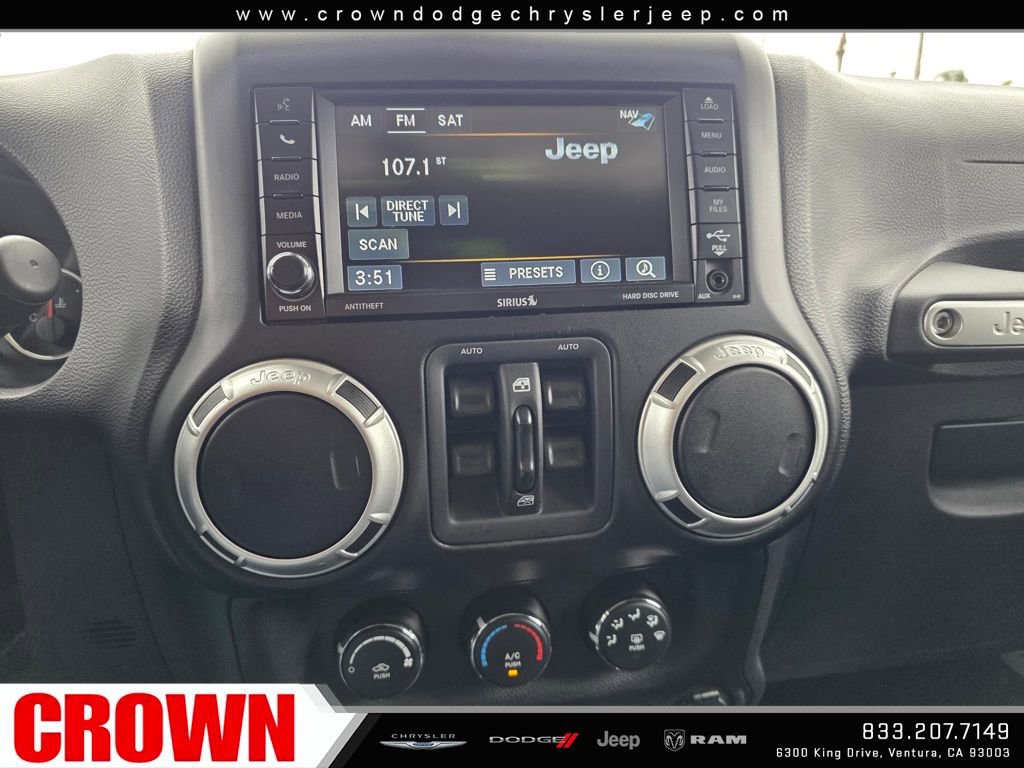 Used 2015 Jeep Wrangler Unlimited Sahara w/ Connectivity Group image 27
