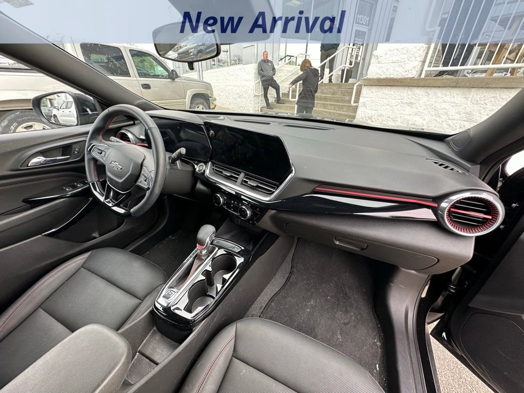 Used 2024 Chevrolet Trax RS w/ Sunroof Package image 3