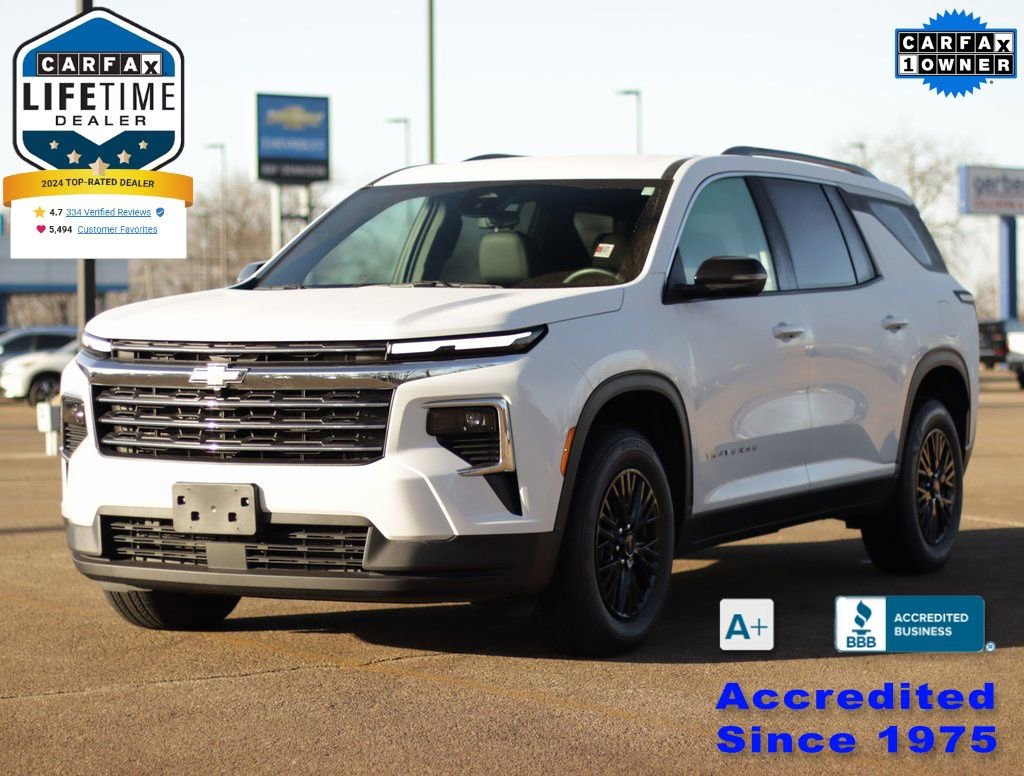 Used 2025 Chevrolet Traverse LT image 3