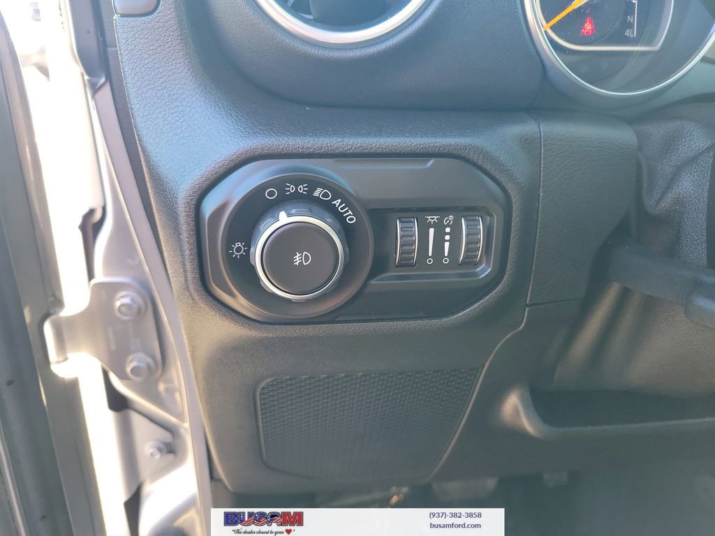 Used 2019 Jeep Wrangler Unlimited Sahara w/ Dual Top Group image 18