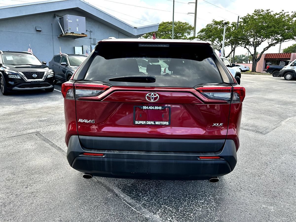 Used 2021 Toyota RAV4 XLE w/ Convenience Package FWD image 6