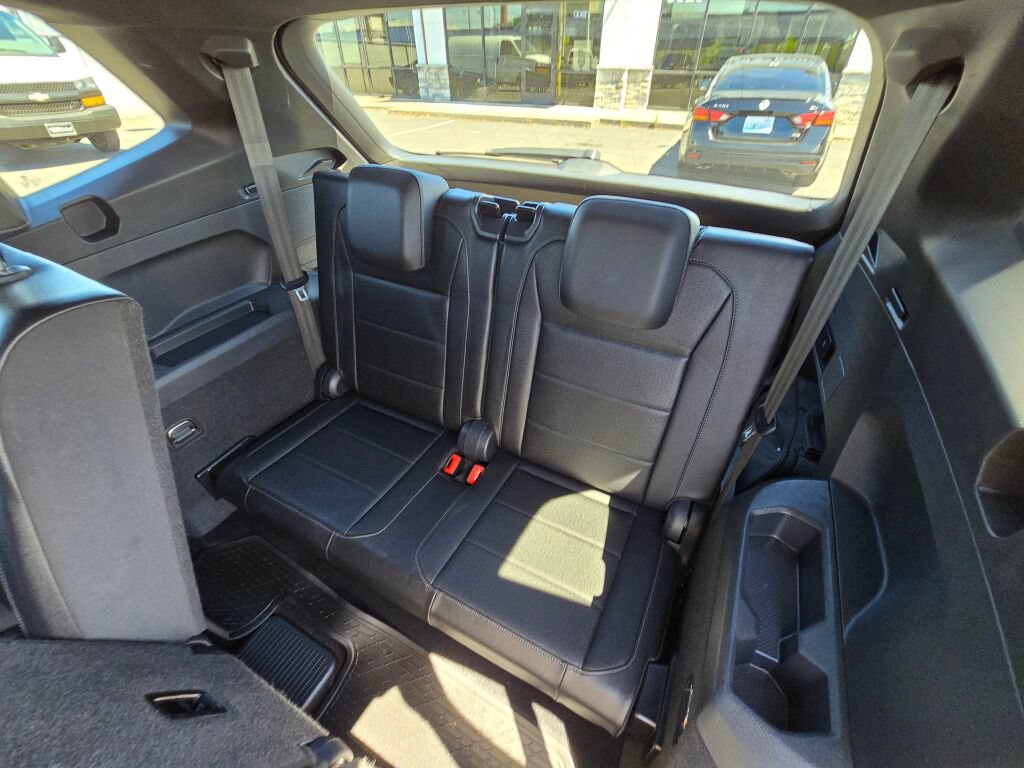 Used 2020 Volkswagen Tiguan SE R-Line FWD image 16