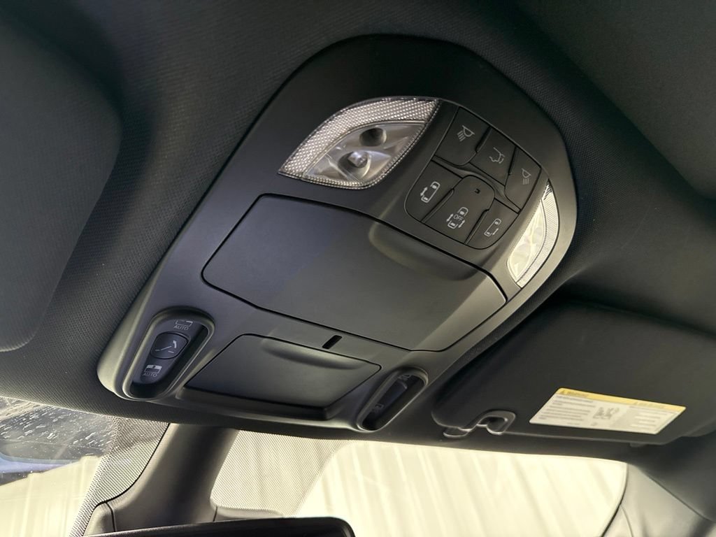 Used 2026 Chrysler Pacifica Limited w/ Uconnect Theater Family Group FWD image 24