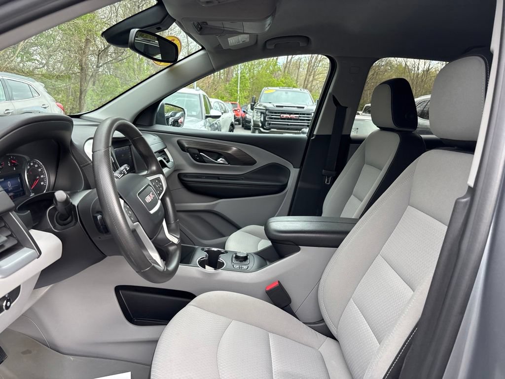 Used 2023 GMC Terrain SLE w/ Driver Convenience Package AWD/4WD image 3