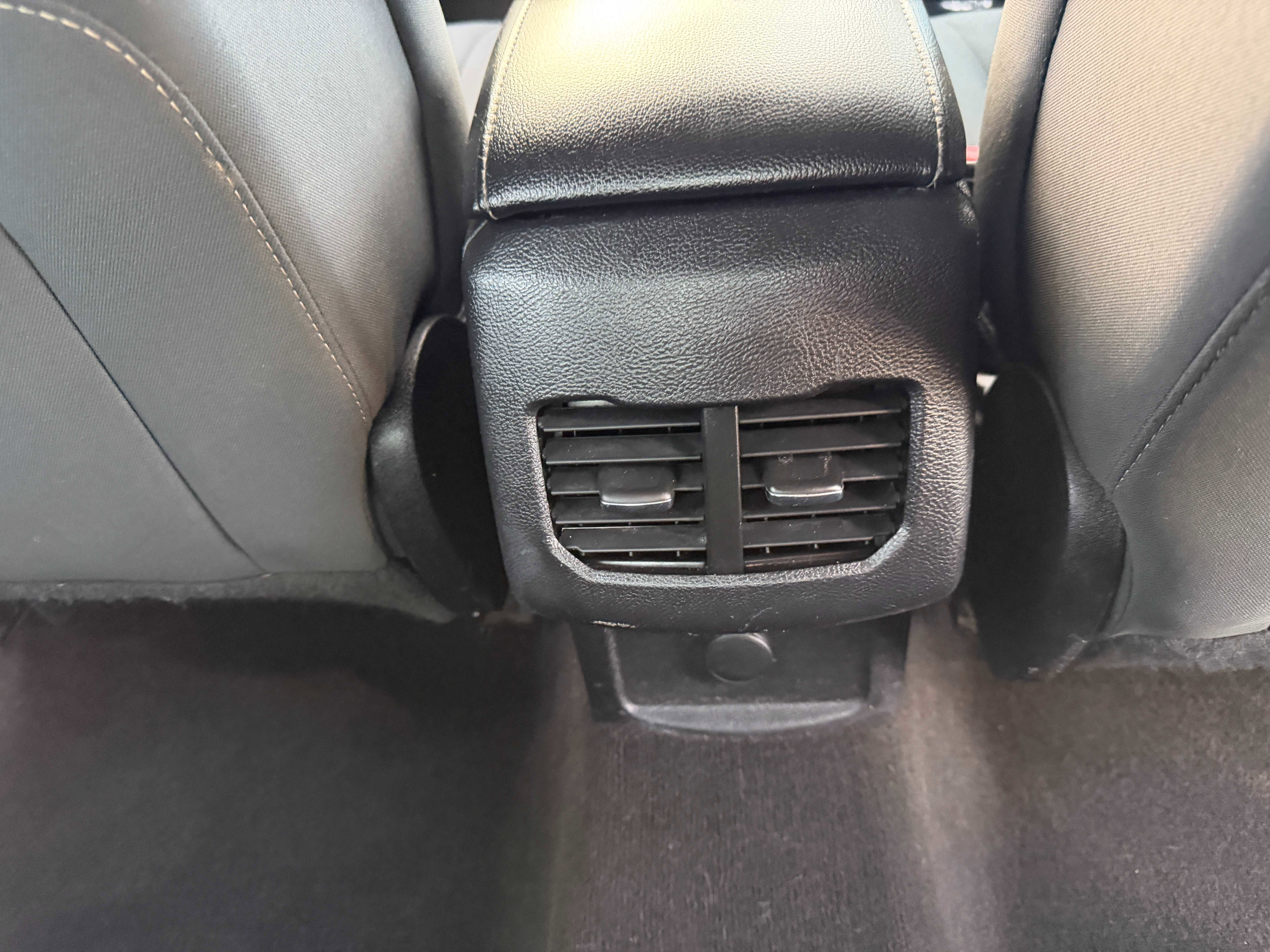 Used 2019 Ford Fusion SE FWD image 14