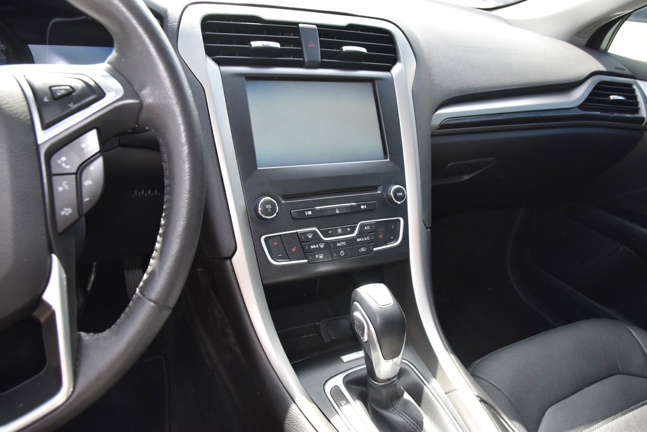 Used 2016 Ford Fusion SE w/ Equipment Group 202A FWD image 9