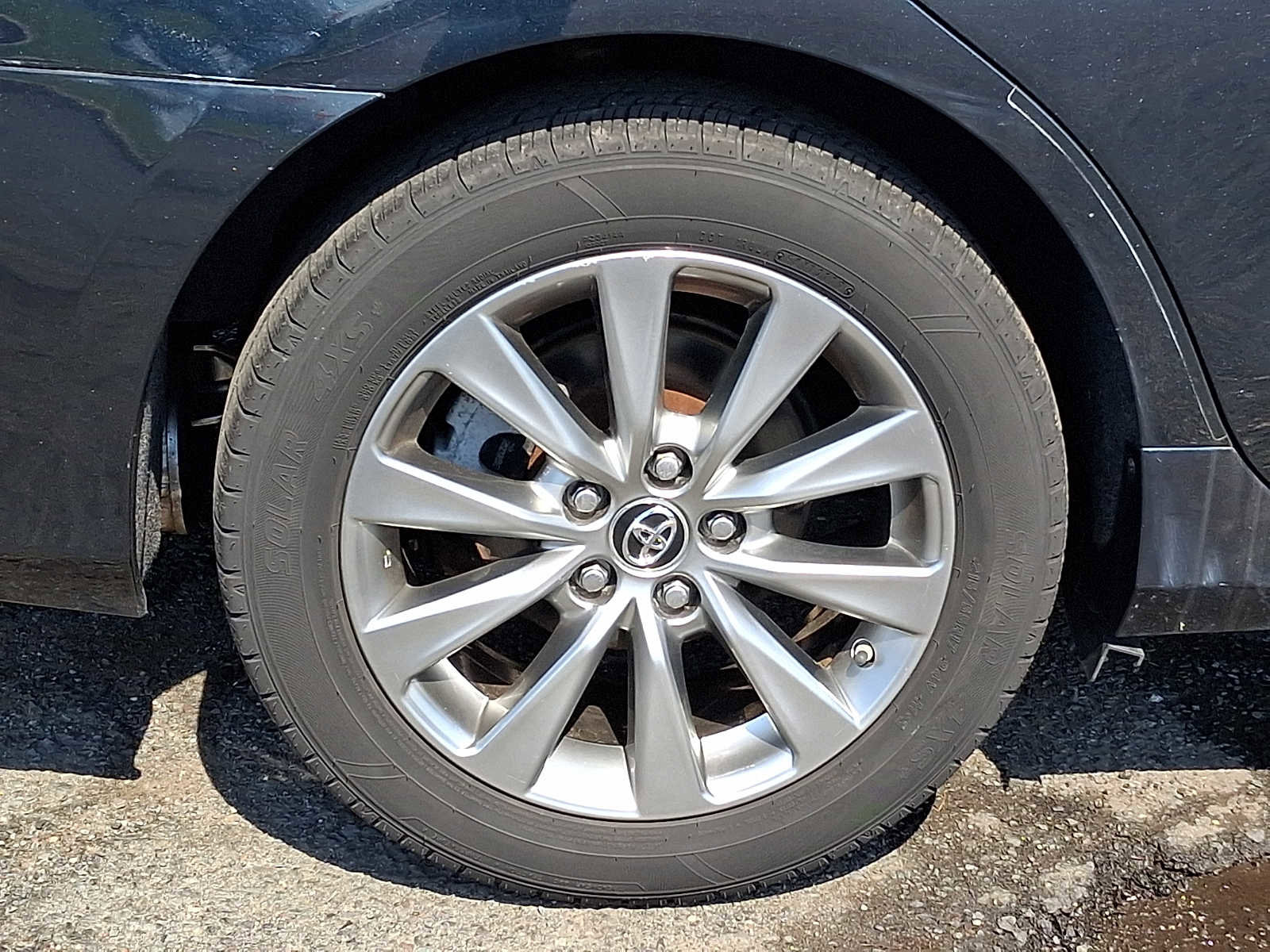 Used 2015 Toyota Camry XLE image 7