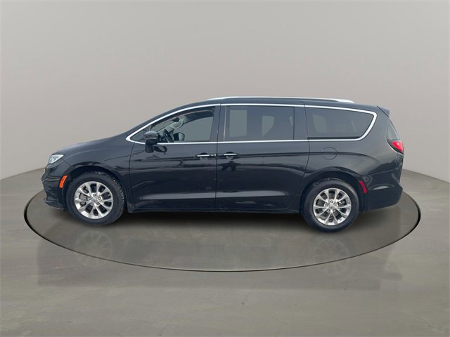 Used 2021 Chrysler Pacifica Touring-L w/ Uconnect Theater Family Group image 4