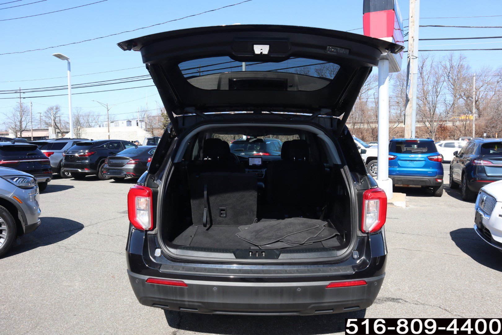 Used 2021 Ford Explorer XLT image 27