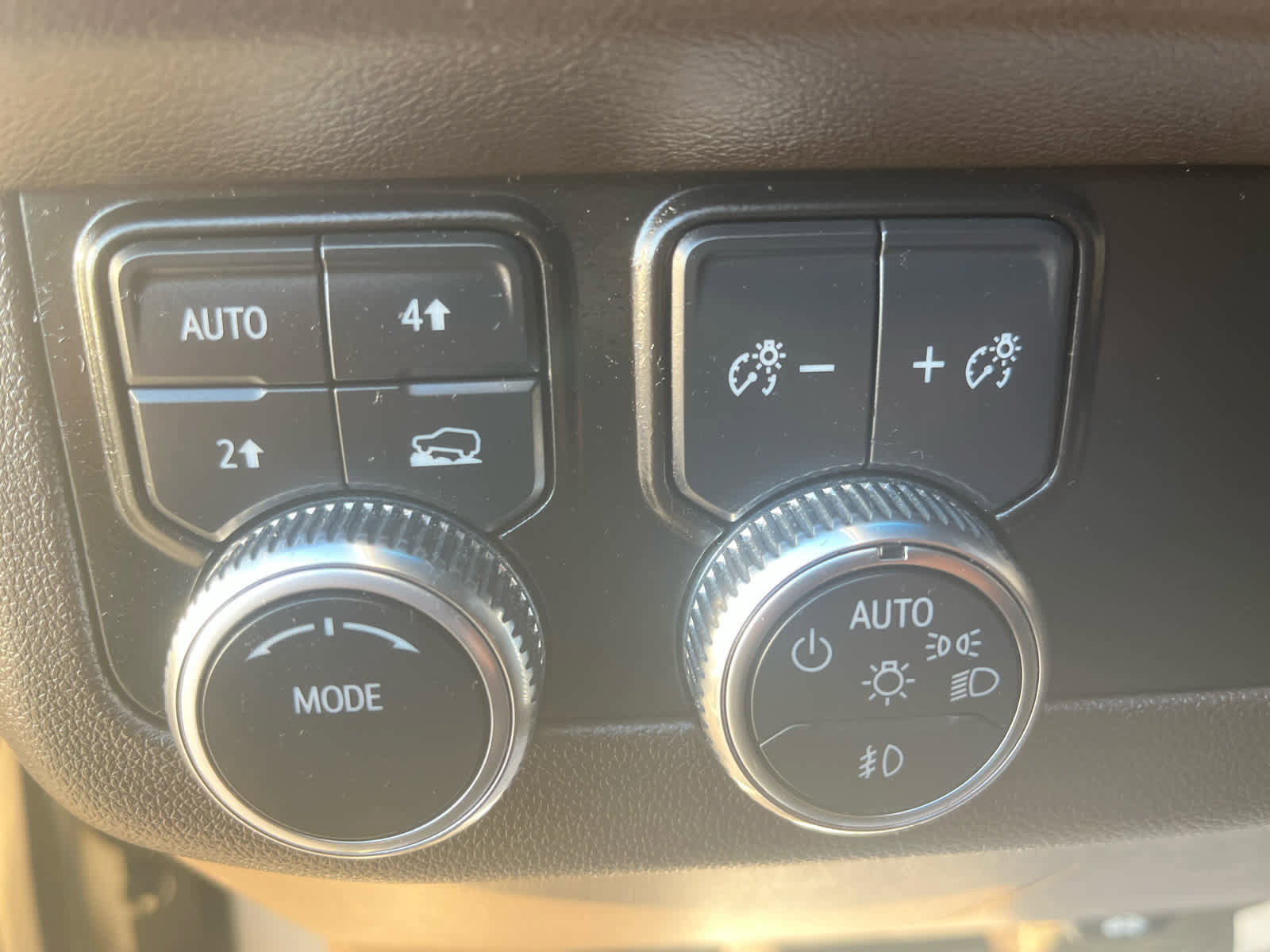 Used 2021 GMC Yukon XL SLT w/ SLT Premium Package image 15