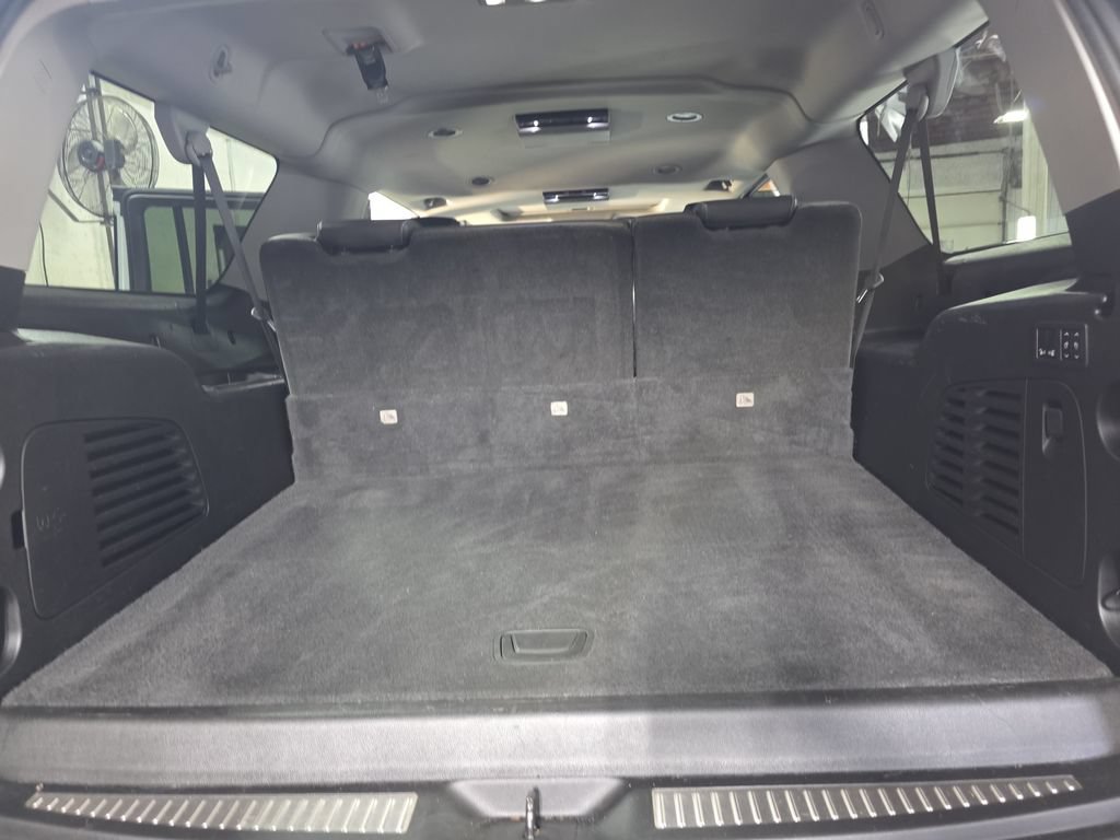 Used 2018 Chevrolet Suburban Premier AWD/4WD image 13