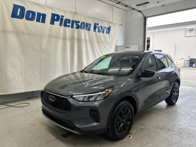 Used 2025 Ford Escape Active AWD/4WD image 1