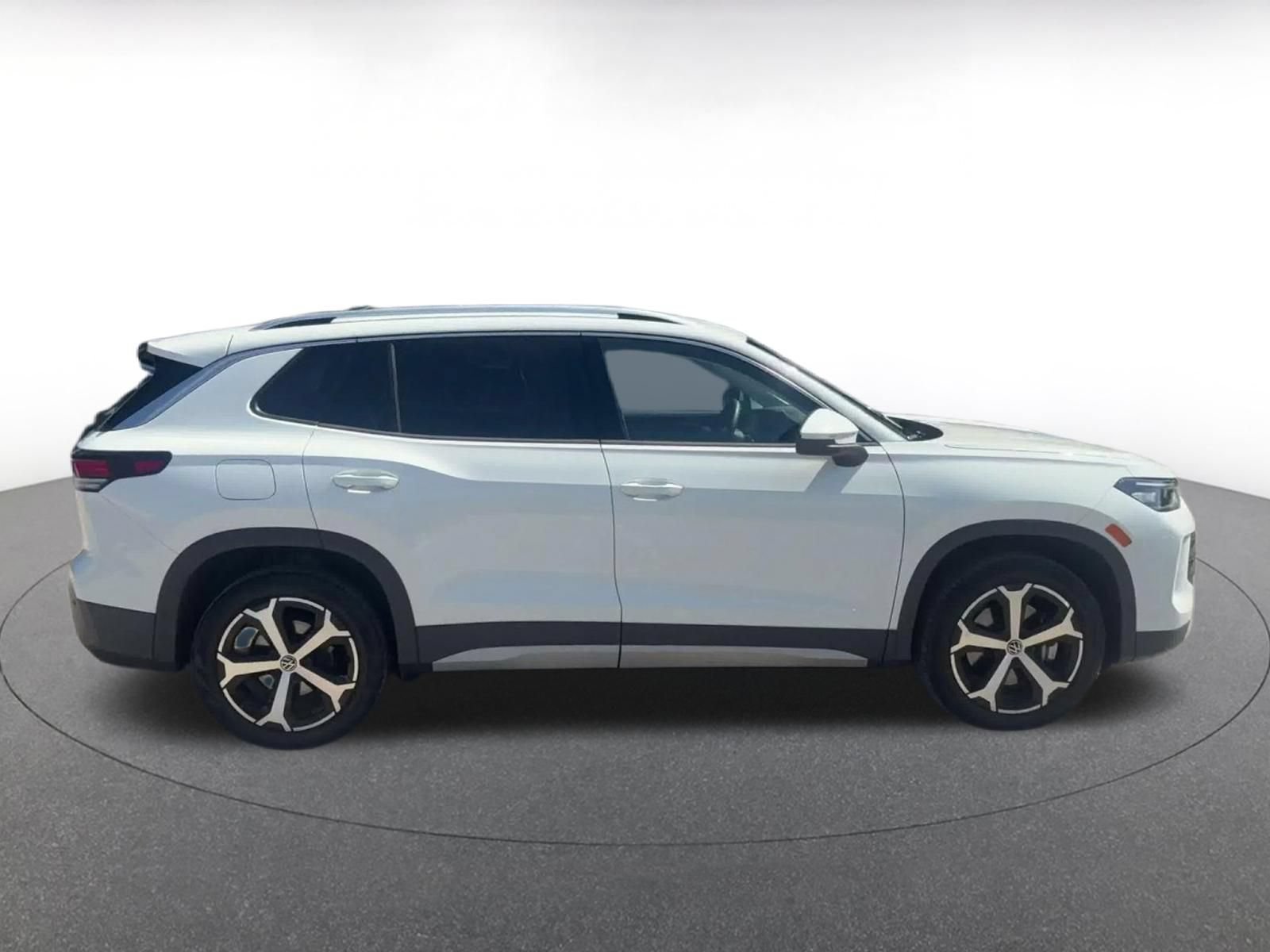 Used 2026 Volkswagen Tiguan SE AWD/4WD image 15
