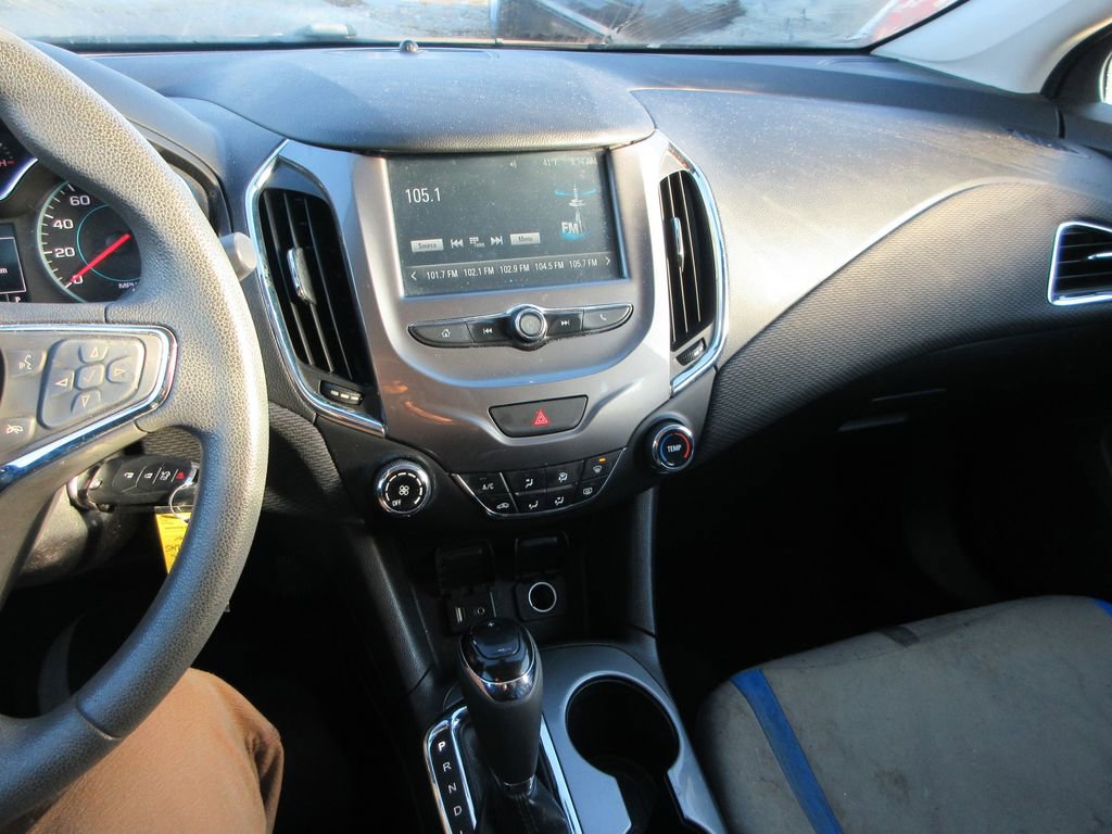 Certified 2017 Chevrolet Cruze LT image 9