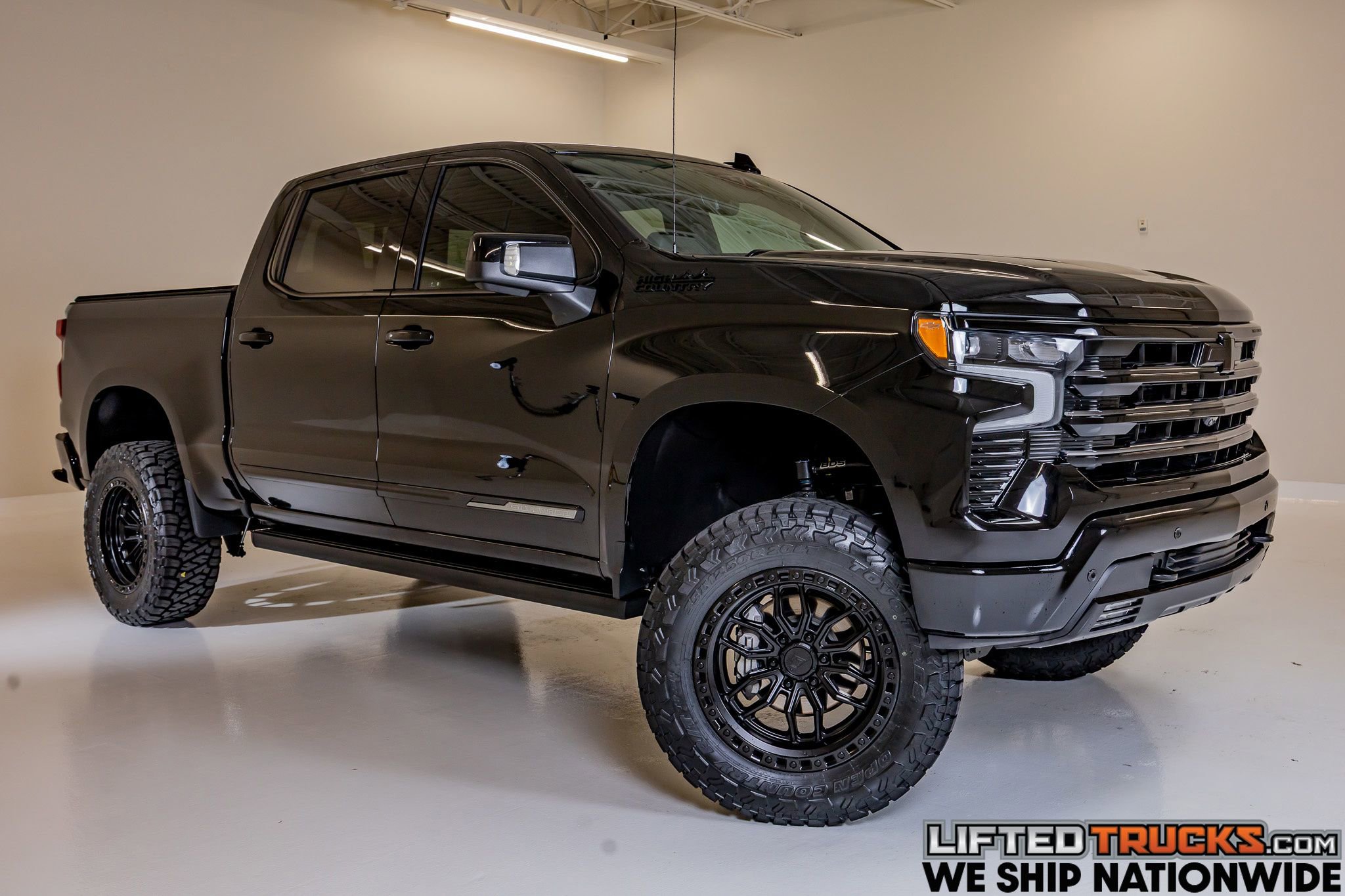 Used 2024 Chevrolet Silverado 1500 High Country w/ Midnight Edition AWD/4WD image 1