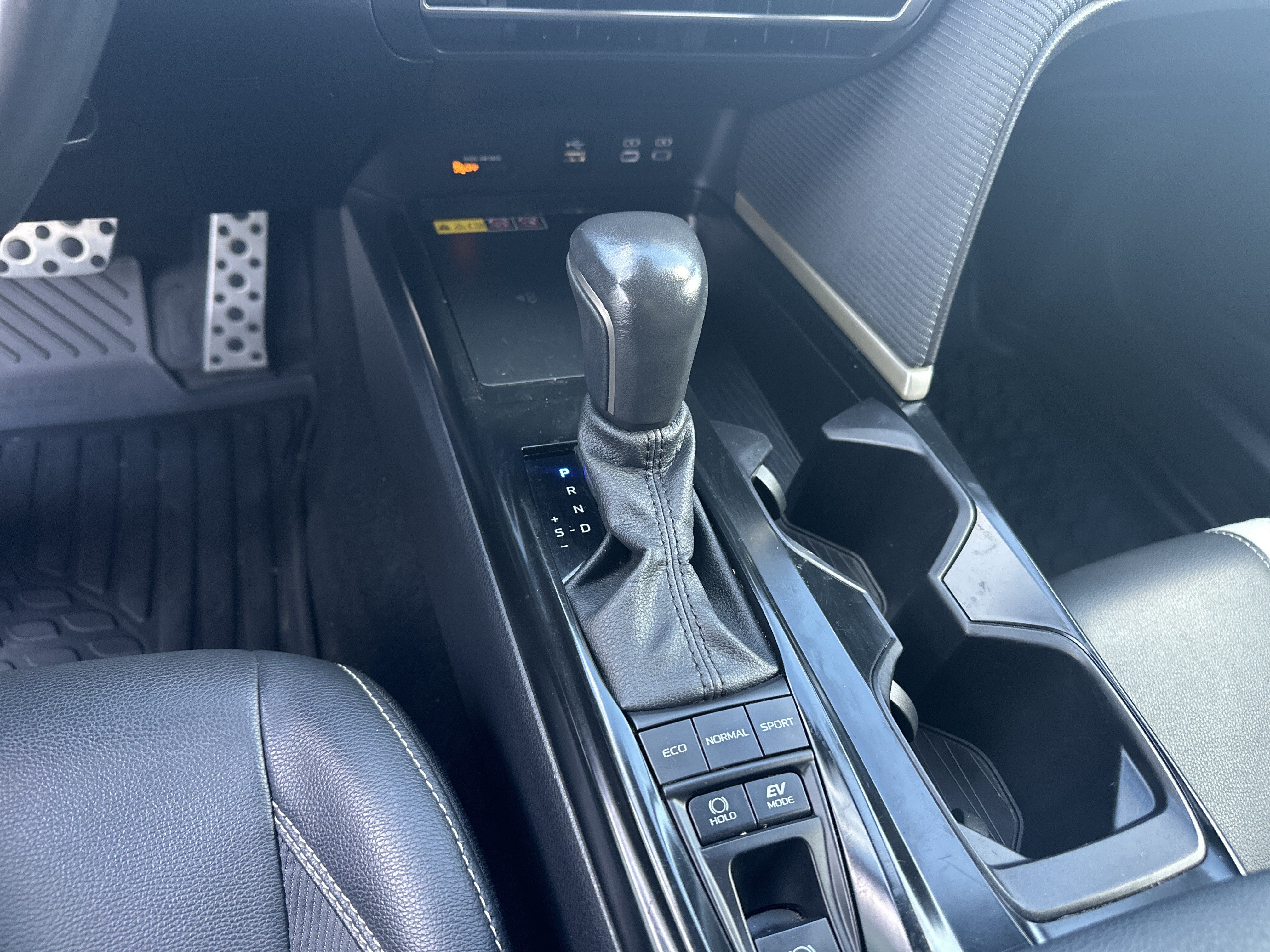 Used 2025 Toyota Camry SE FWD image 25