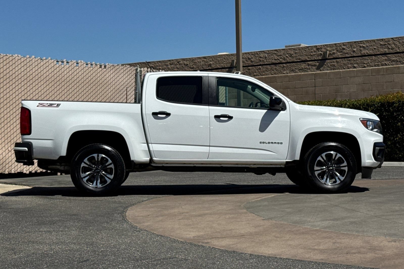 Certified 2022 Chevrolet Colorado Z71 w/ Safety Package RWD image 3