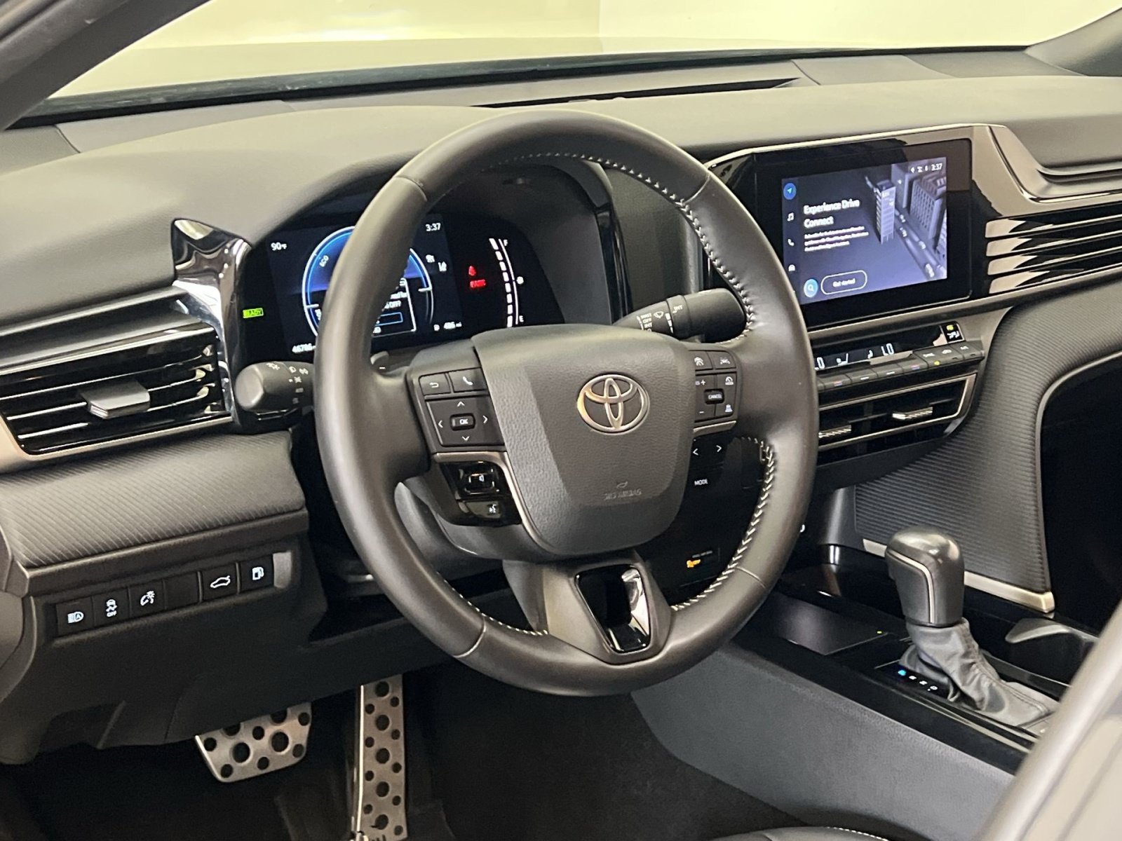Used 2025 Toyota Camry SE FWD image 15
