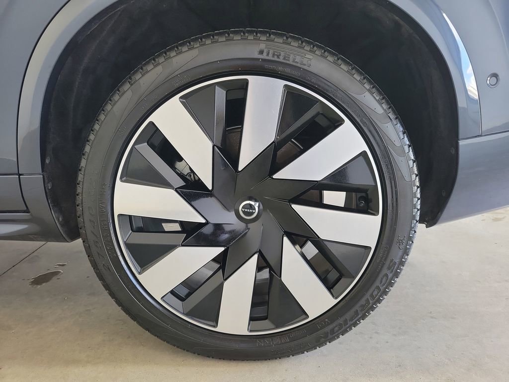 Used 2023 Volvo XC90 T8 Ultimate w/ Lounge Package image 12
