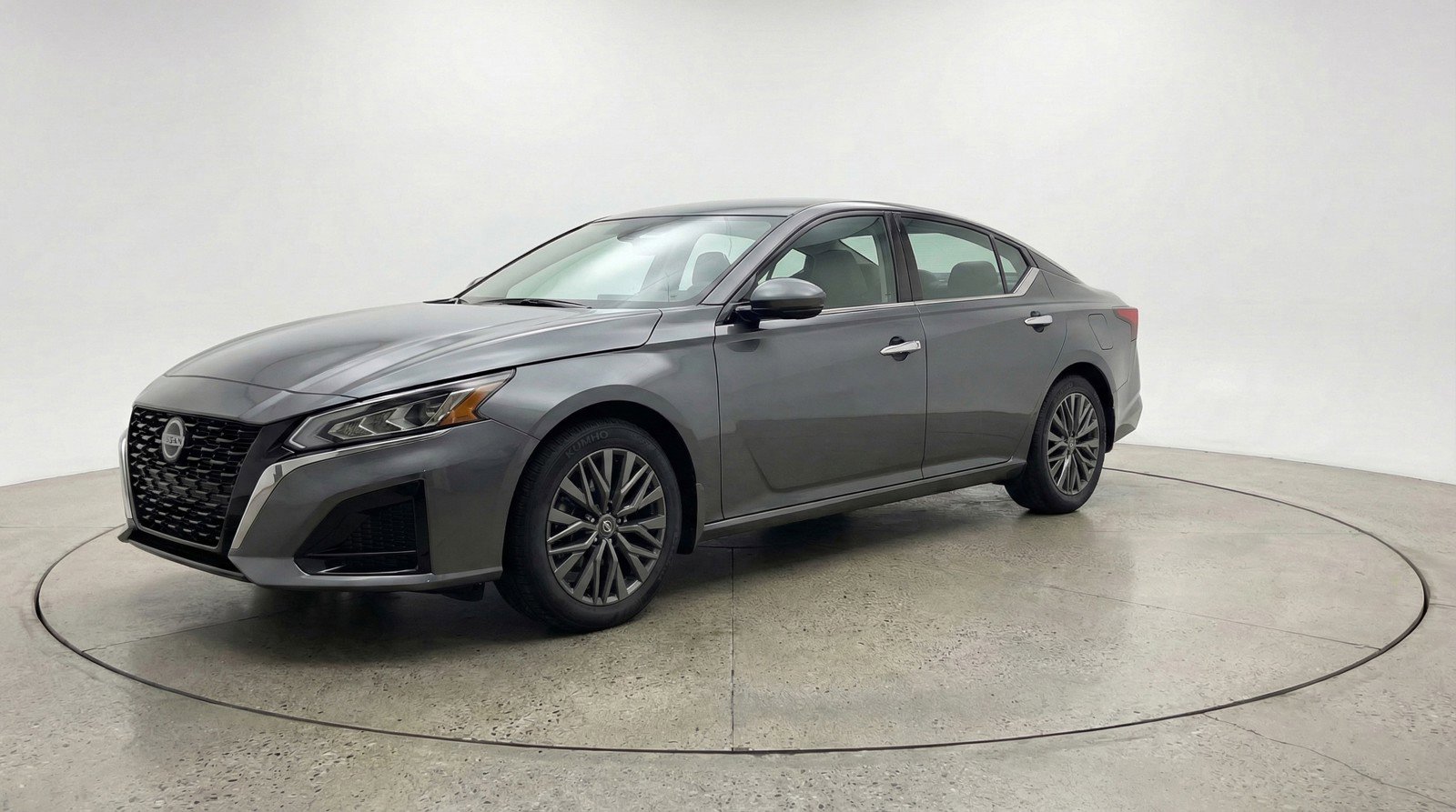 Used 2025 Nissan Altima 2.5 SV FWD image 3