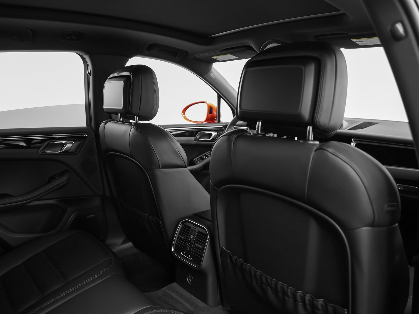 Certified 2025 Porsche Macan image 24