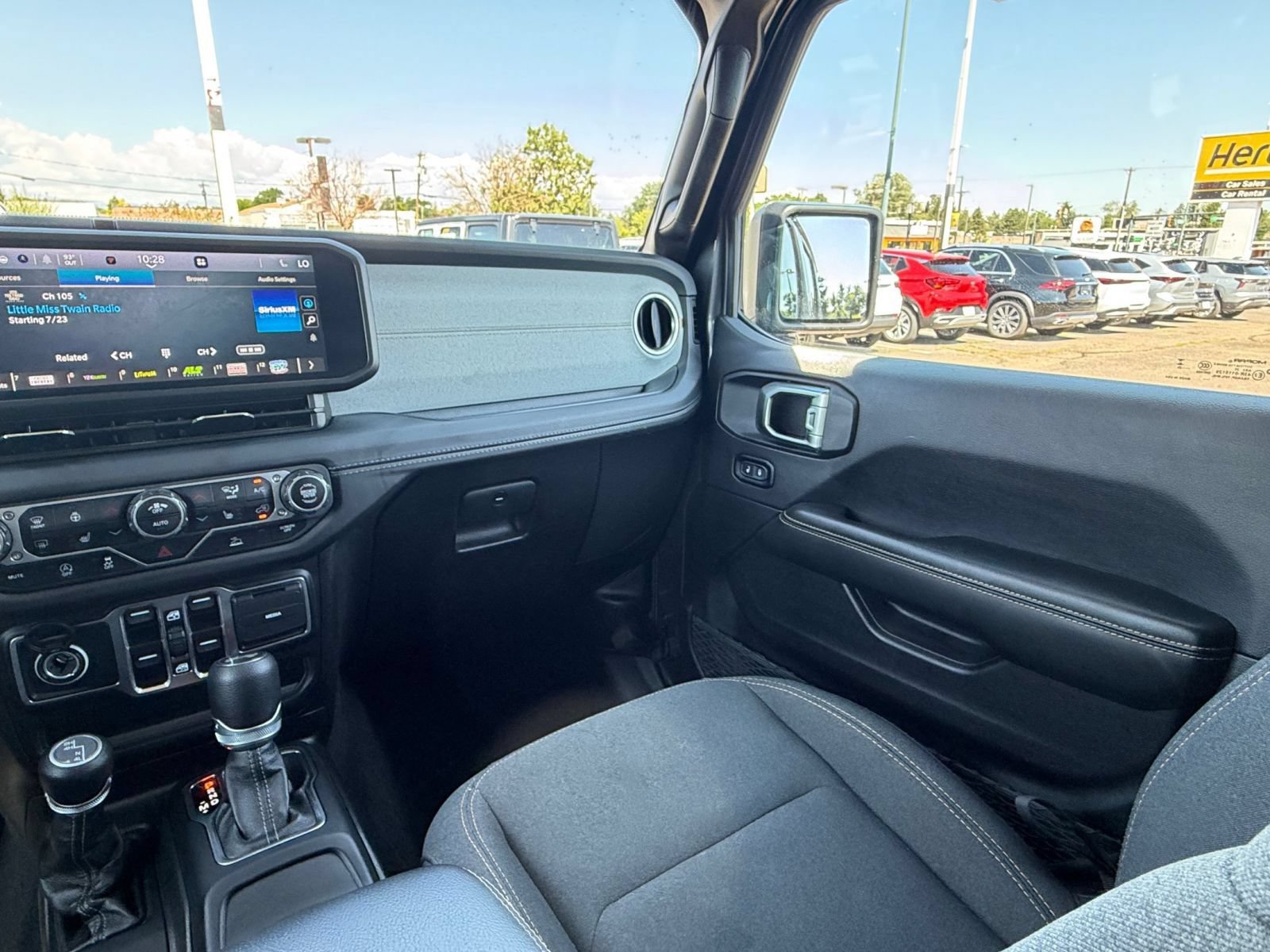 Used 2025 Jeep Wrangler Unlimited Sahara AWD/4WD image 34