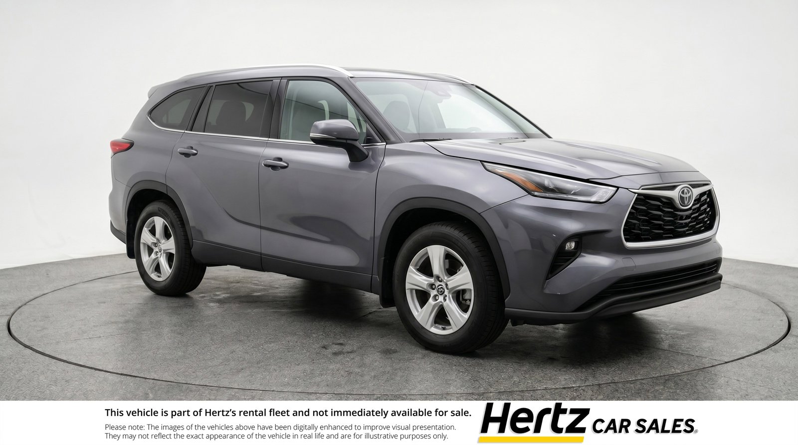 Used 2025 Toyota Highlander LE FWD image 1