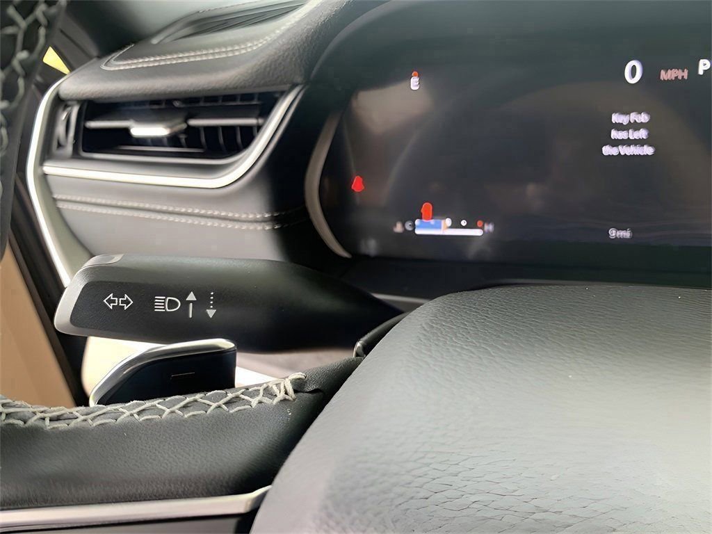 Used 2025 Jeep Grand Cherokee Limited image 45