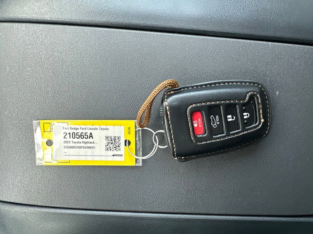 Used 2023 Toyota Highlander Bronze Edition AWD/4WD image 56