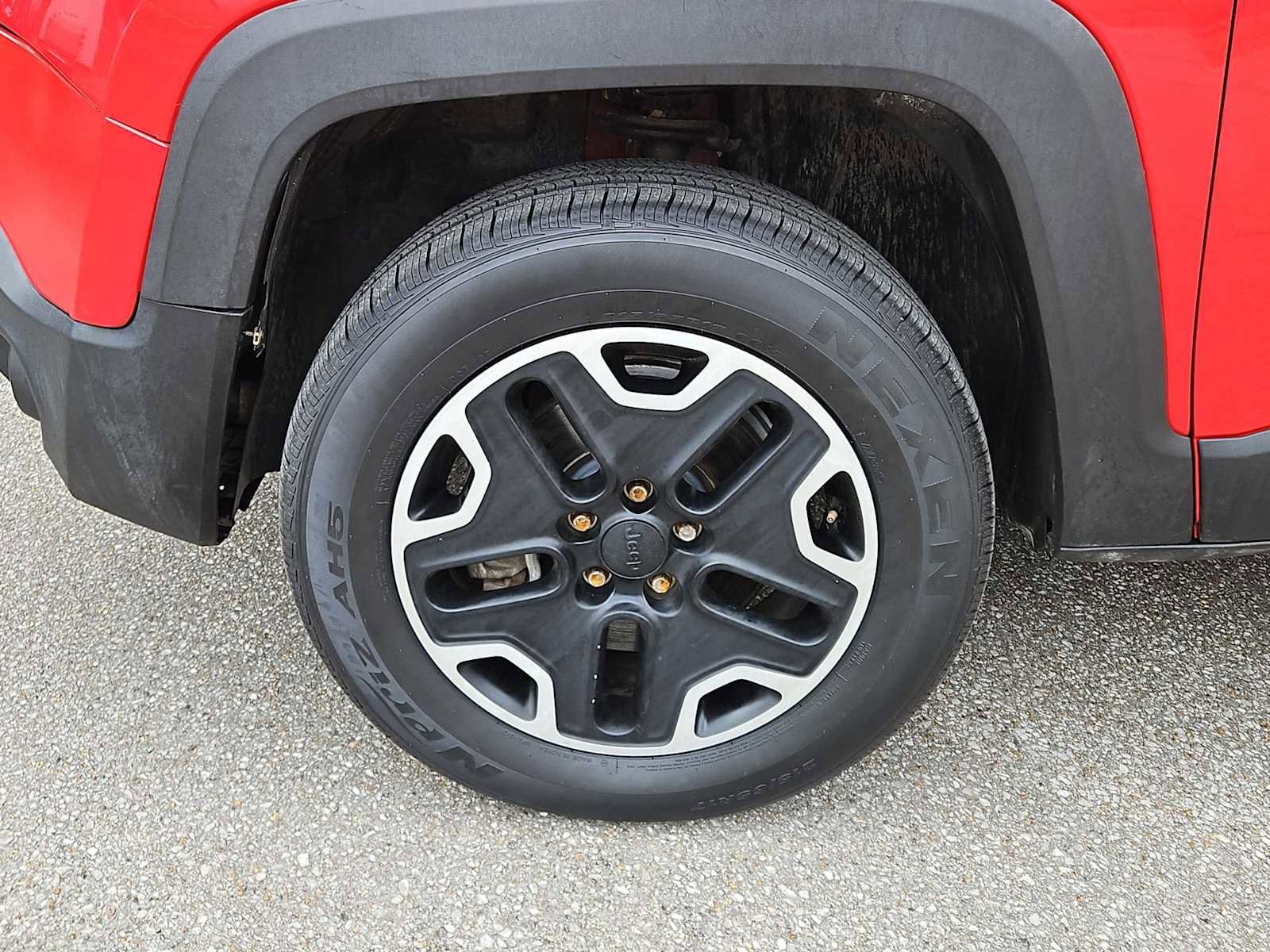 Used 2015 Jeep Renegade Trailhawk w/ Popular Equipment Group AWD/4WD image 14