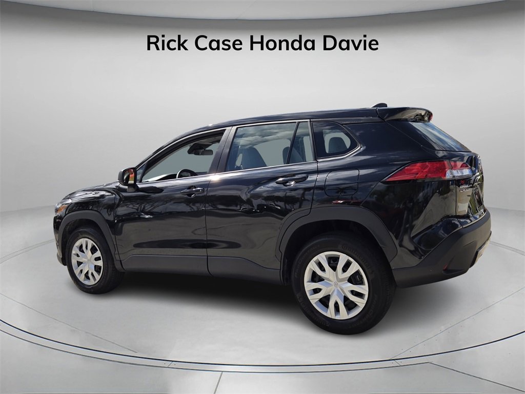 Used 2025 Toyota Corolla Cross L image 7