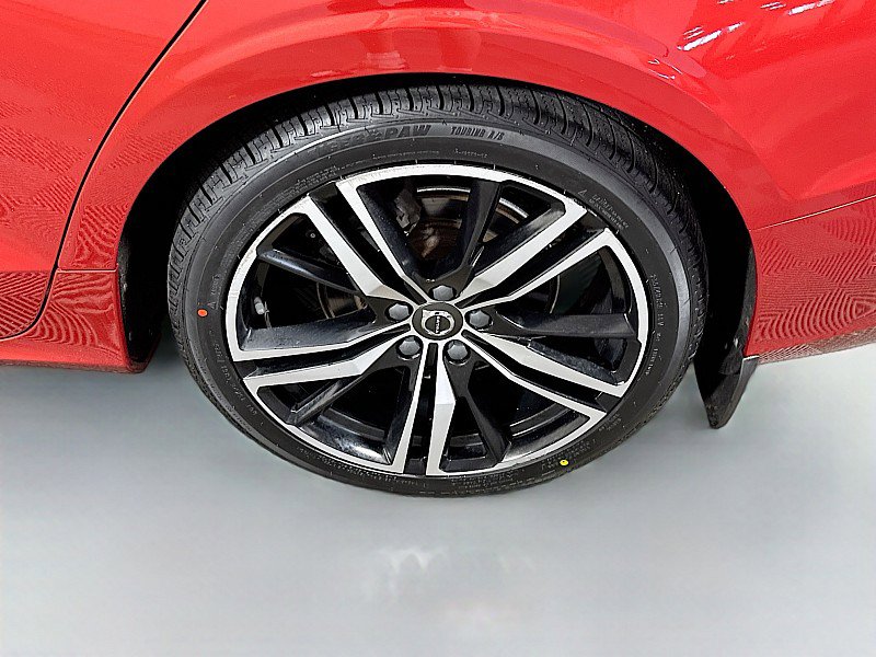 Used 2019 Volvo S60 T5 R-Design image 32