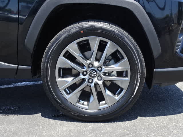 Used 2019 Toyota RAV4 Limited w/ Carpet Mat Package FWD image 8
