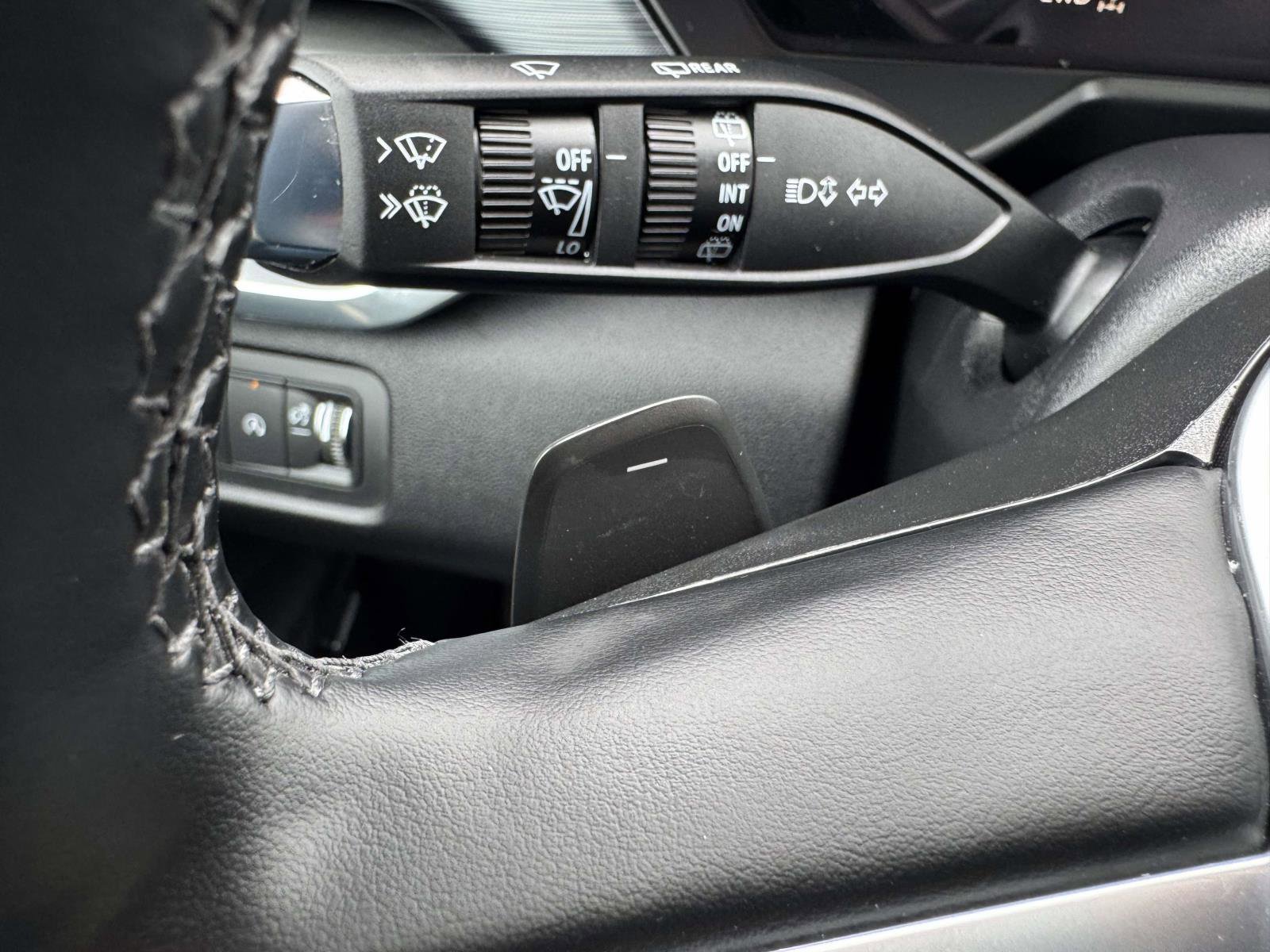 Used 2025 GMC Acadia Elevation w/ Elevation Premium Package image 37