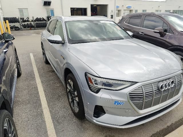 Used 2021 Audi e-tron Premium Plus w/ Premium Plus Package image 24