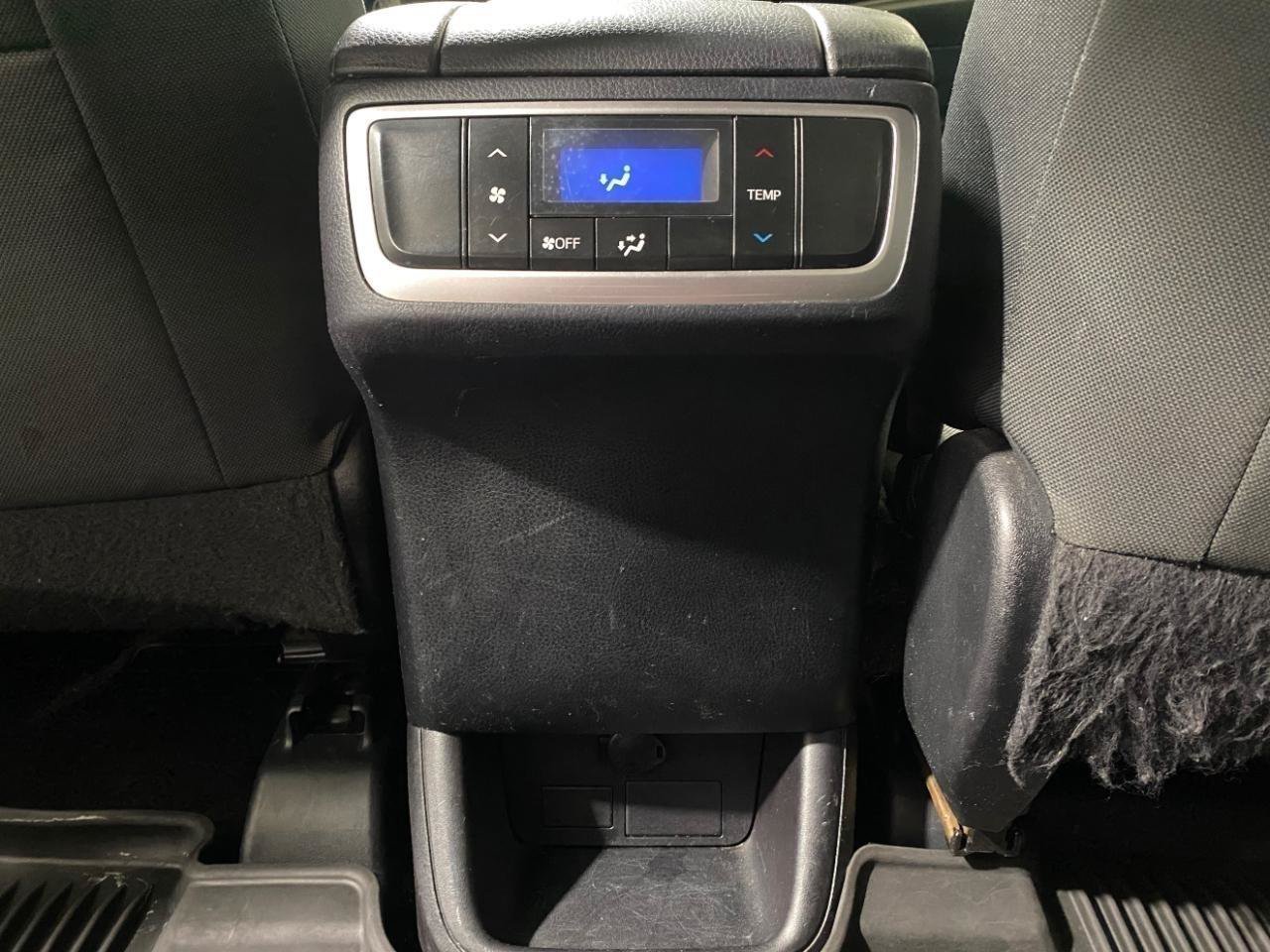 Used 2014 Toyota Highlander LE AWD/4WD image 15