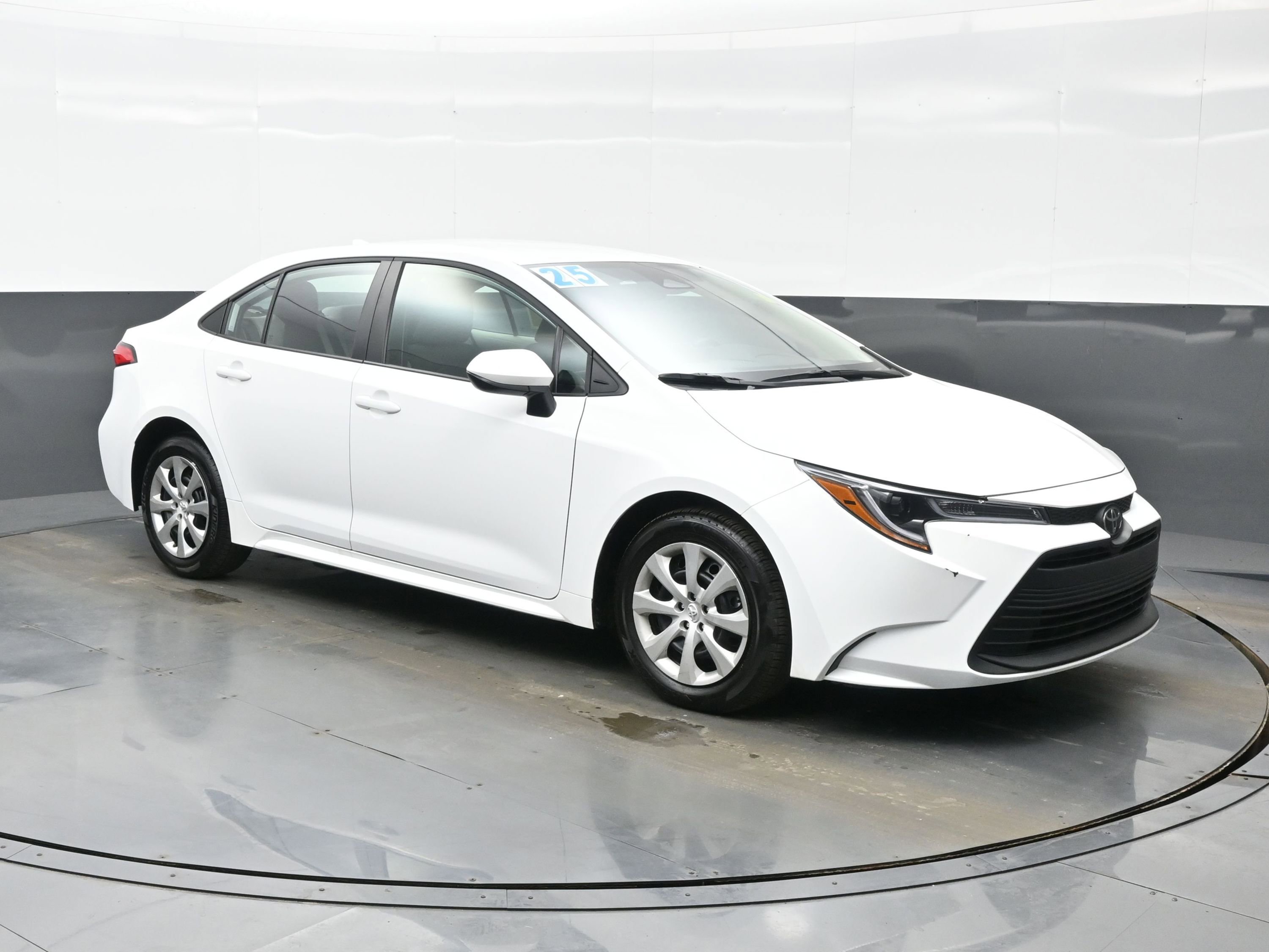 Used 2025 Toyota Corolla LE image 8
