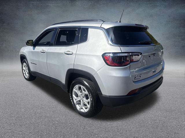 Used 2024 Jeep Compass Latitude image 9