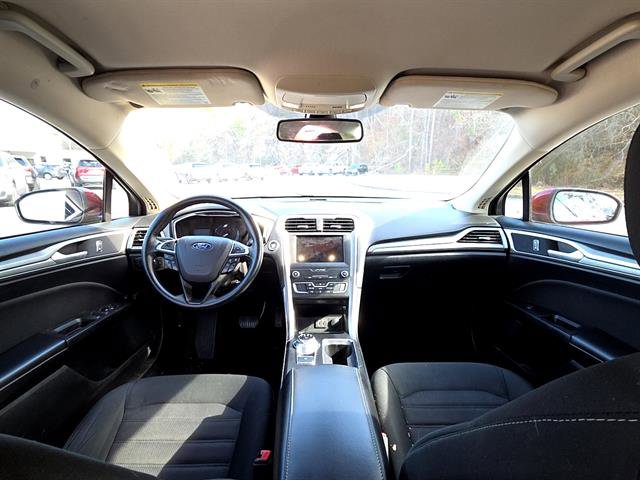 Used 2020 Ford Fusion SE image 5