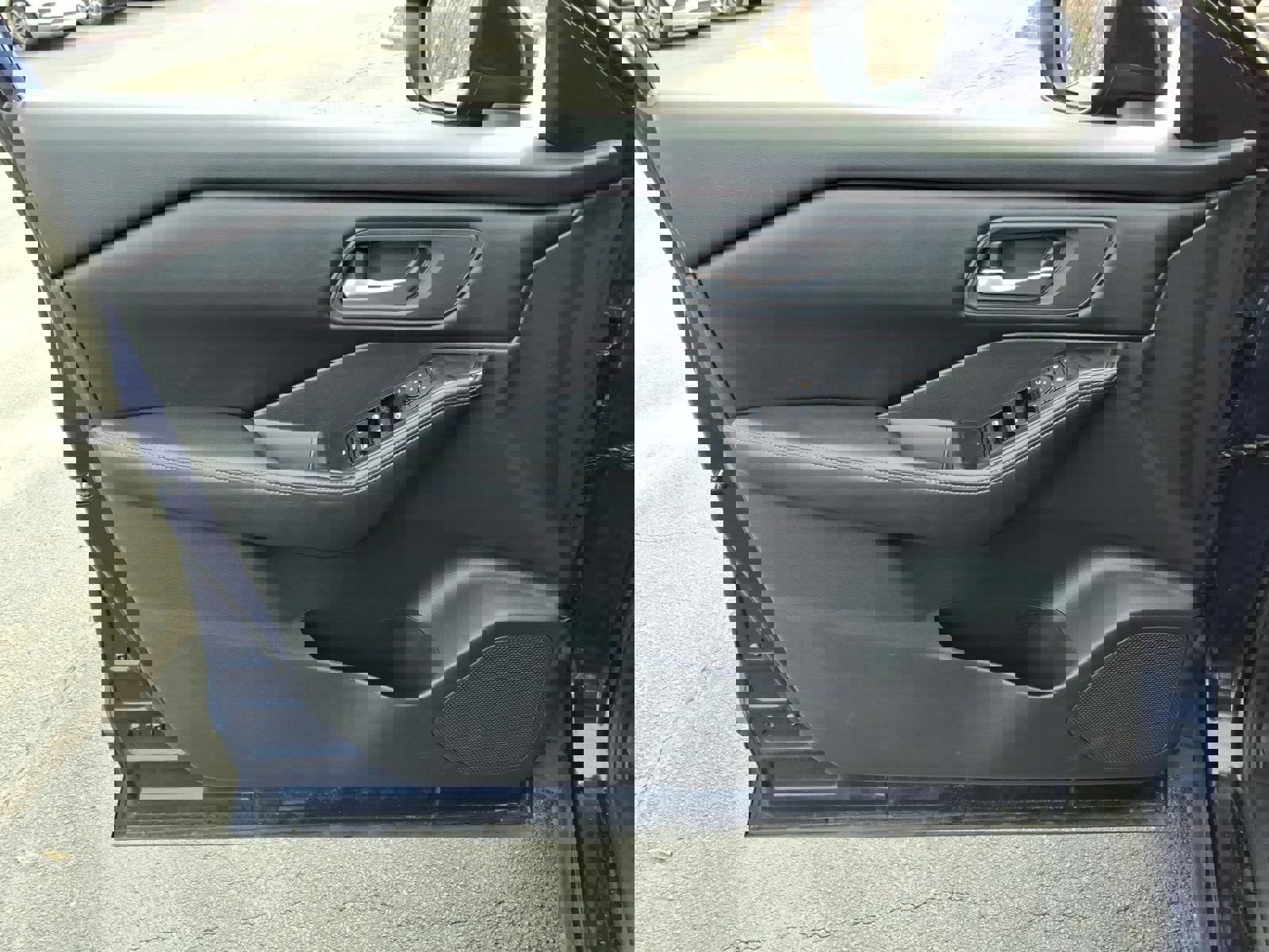 Used 2024 Nissan Rogue SV image 8