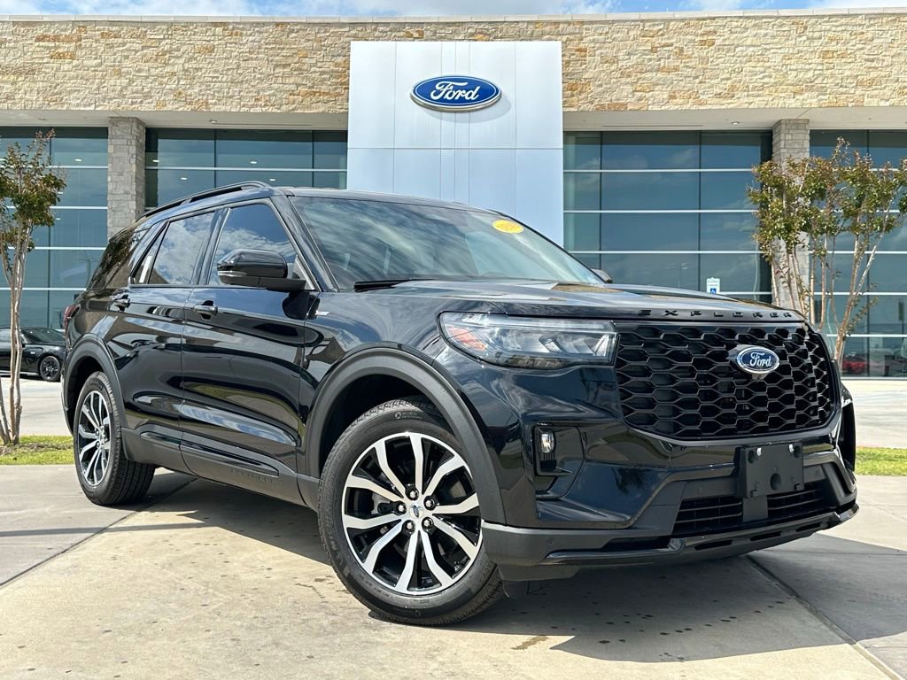 New 2025 Ford Explorer ST-Line w/ Premium Package