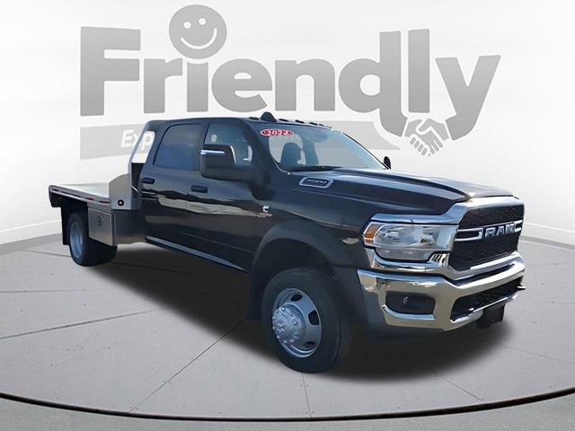 Used 2024 RAM 5500 Tradesman w/ Chrome Appearance Group AWD/4WD image 8