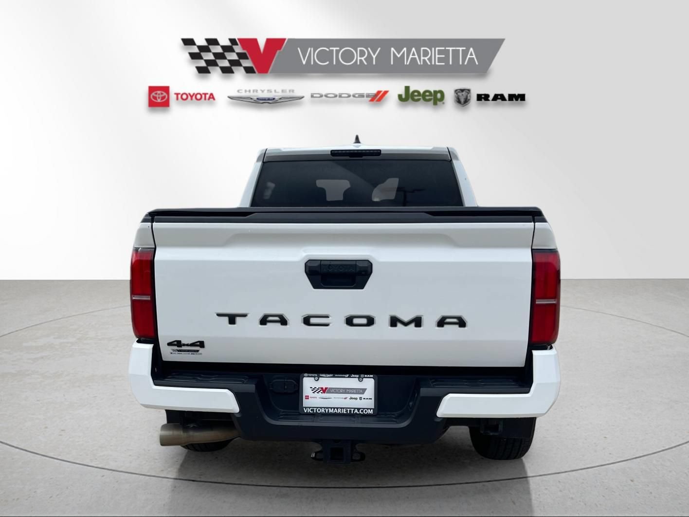 Used 2024 Toyota Tacoma TRD Sport AWD/4WD image 4