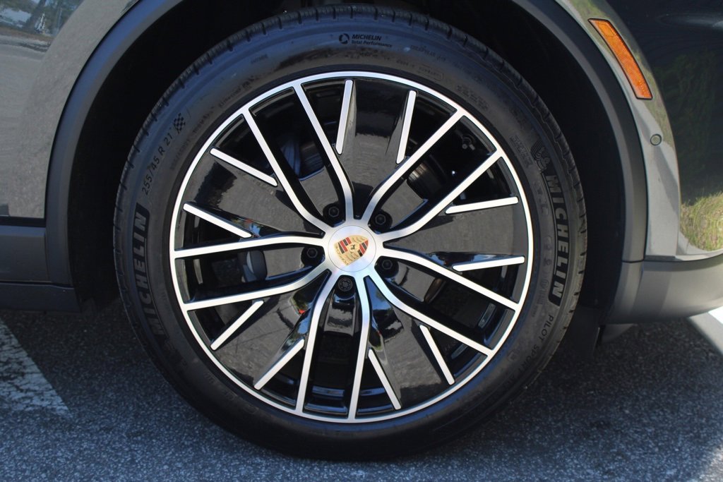 New 2024 Porsche Macan 4 Electric image 15