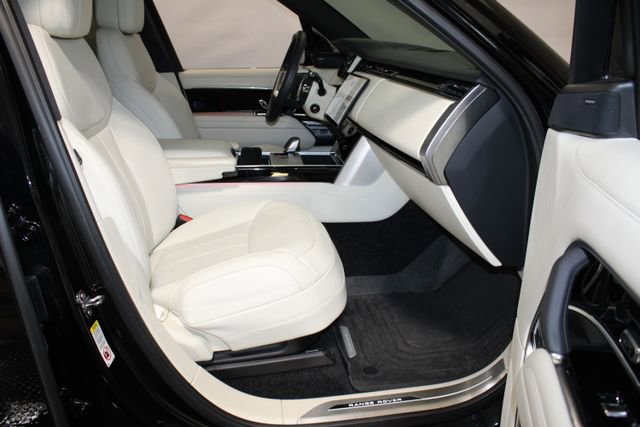 Used 2025 Land Rover Range Rover SE image 17