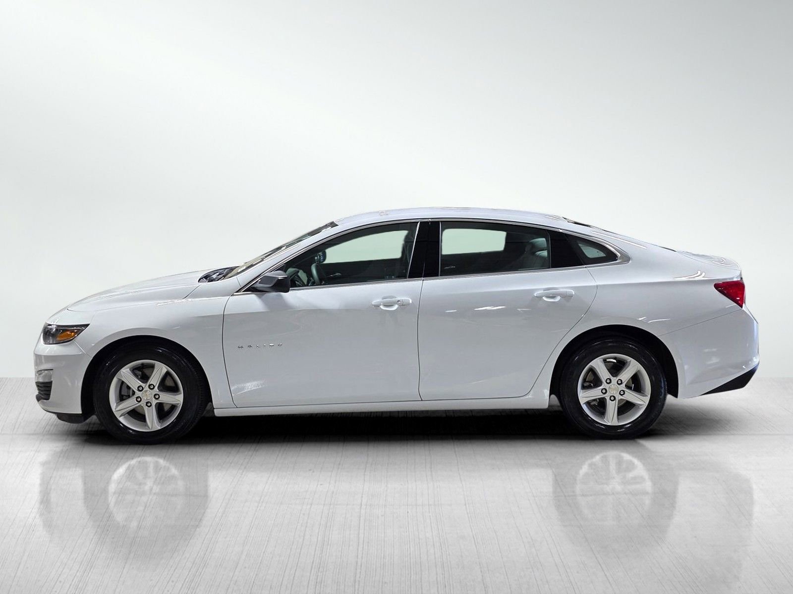 Used 2022 Chevrolet Malibu LS FWD image 4