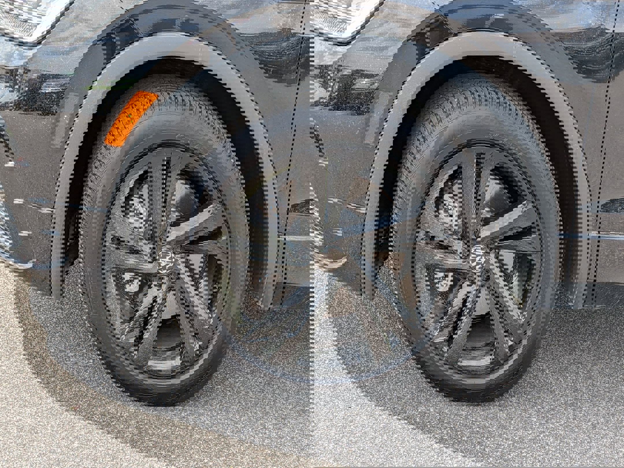 Used 2024 Volkswagen Tiguan SE R-Line image 10