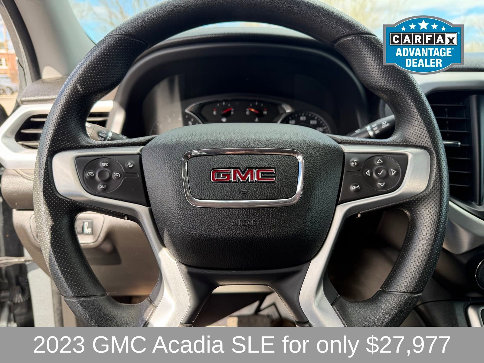 Used 2023 GMC Acadia SLE w/ Driver Convenience Package image 12