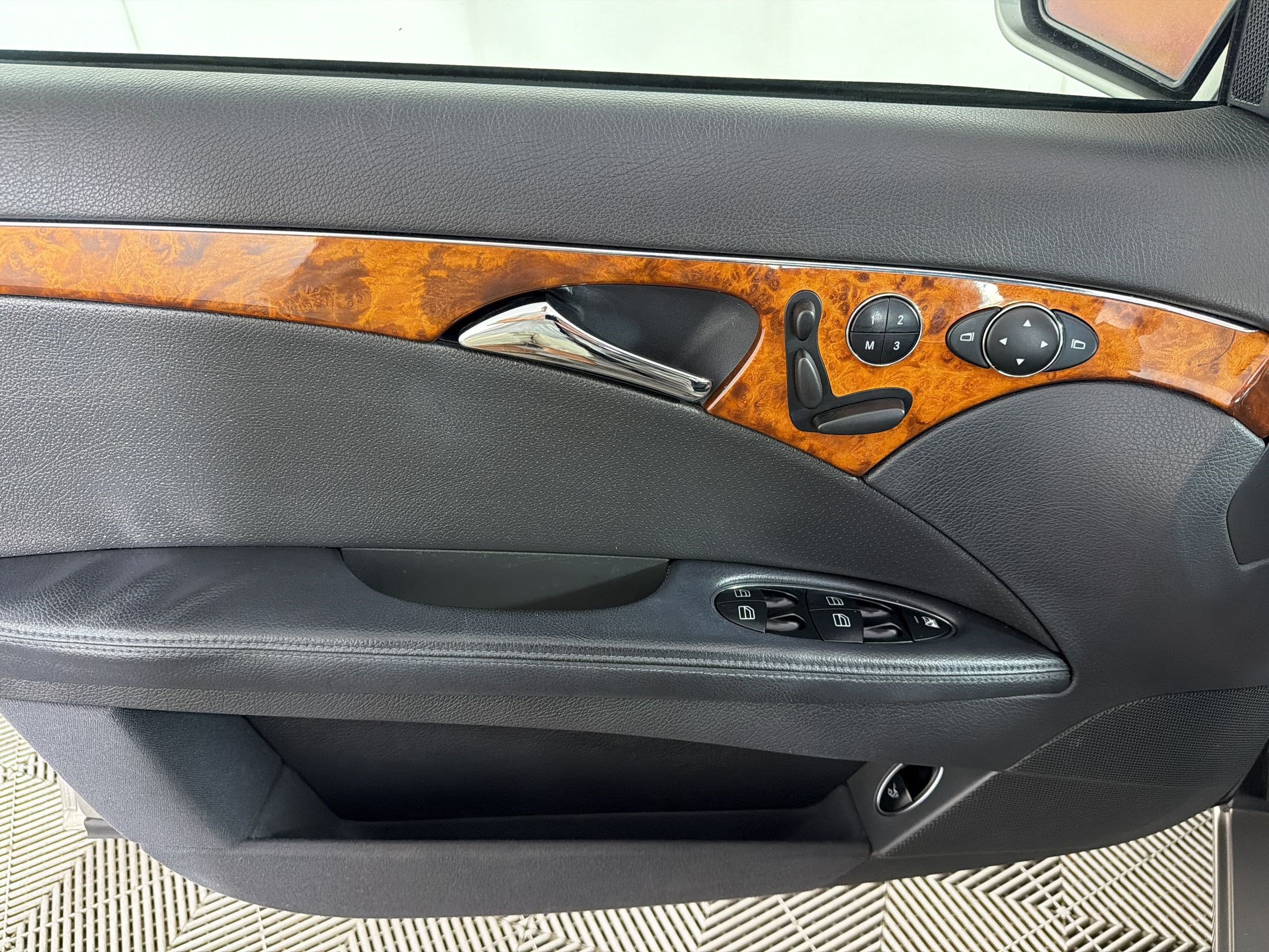 Used 2004 Mercedes-Benz E 320 4MATIC Sedan image 14