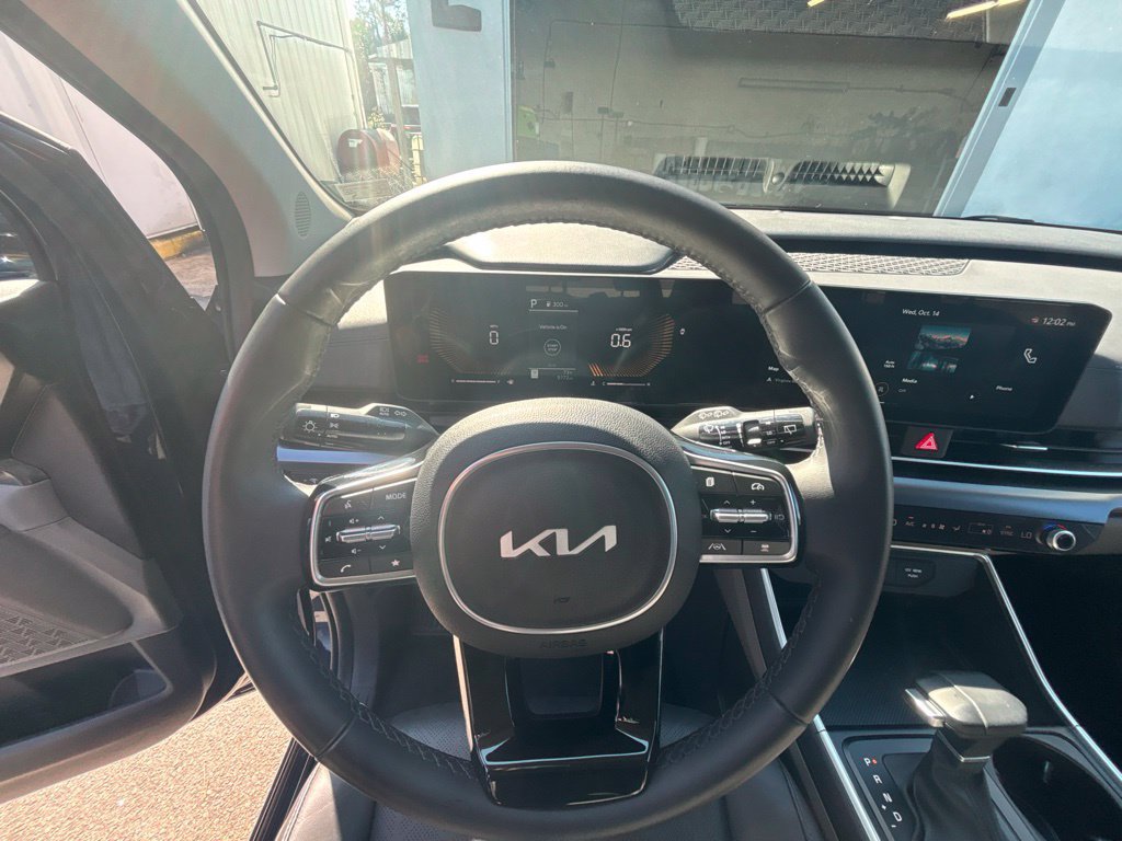 Certified 2026 Kia Carnival FWD image 14